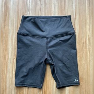 Alo Yoga - high waist biker shorts